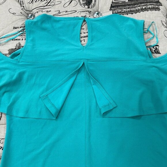 Vince Camuto Cold Shoulder Top - Picture 12 of 13